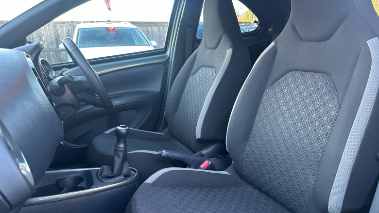 Toyota Aygo X 1.0 VVT-i Edge 5dr Petrol Hatchback